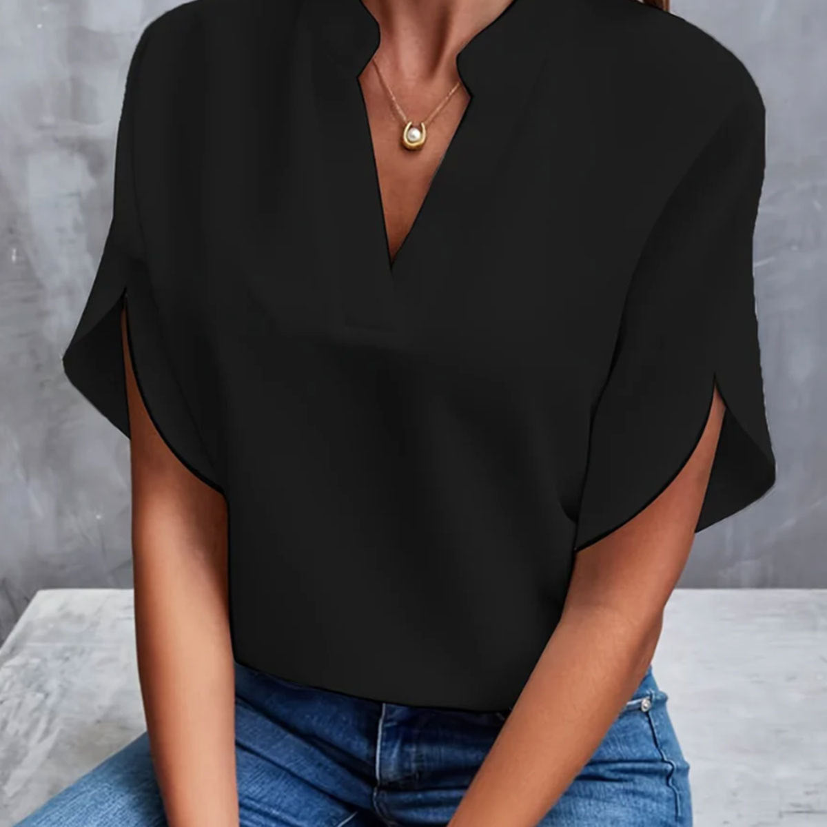 Chemise d’Été Femme – Mousseline Légère & Col V Élégant